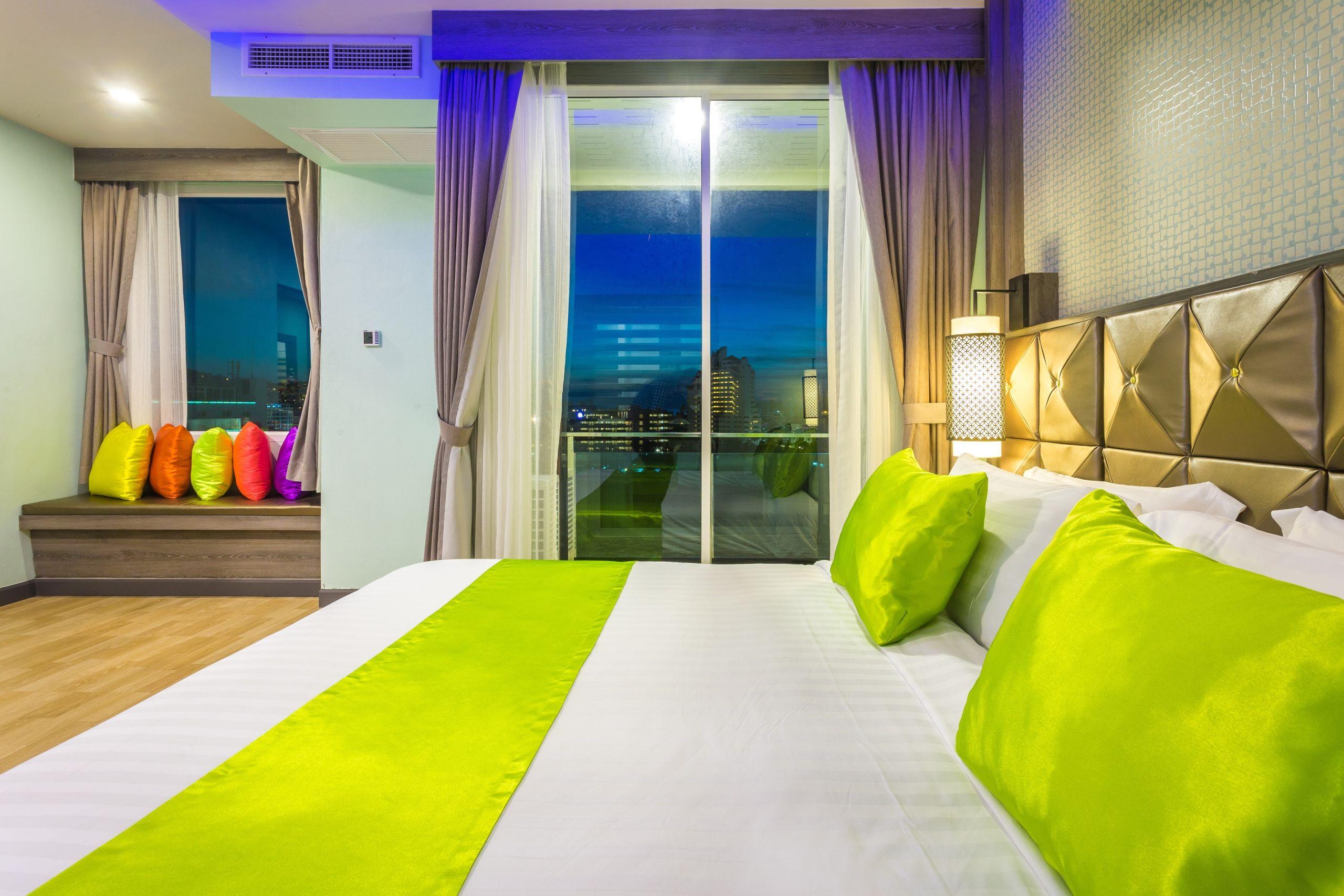 Add Plus Hotel & Spa Patong Luaran gambar
