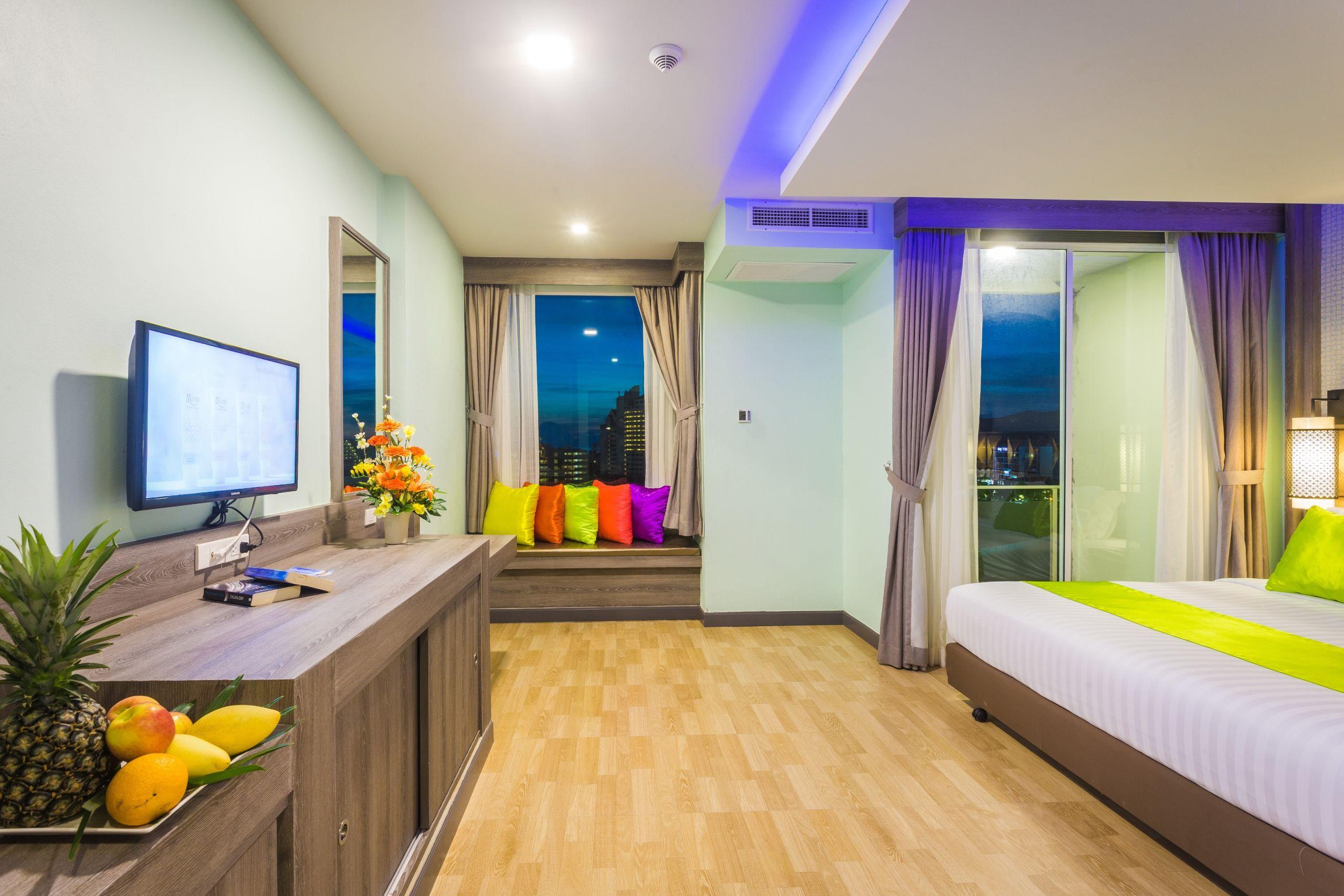 Add Plus Hotel & Spa Patong Luaran gambar