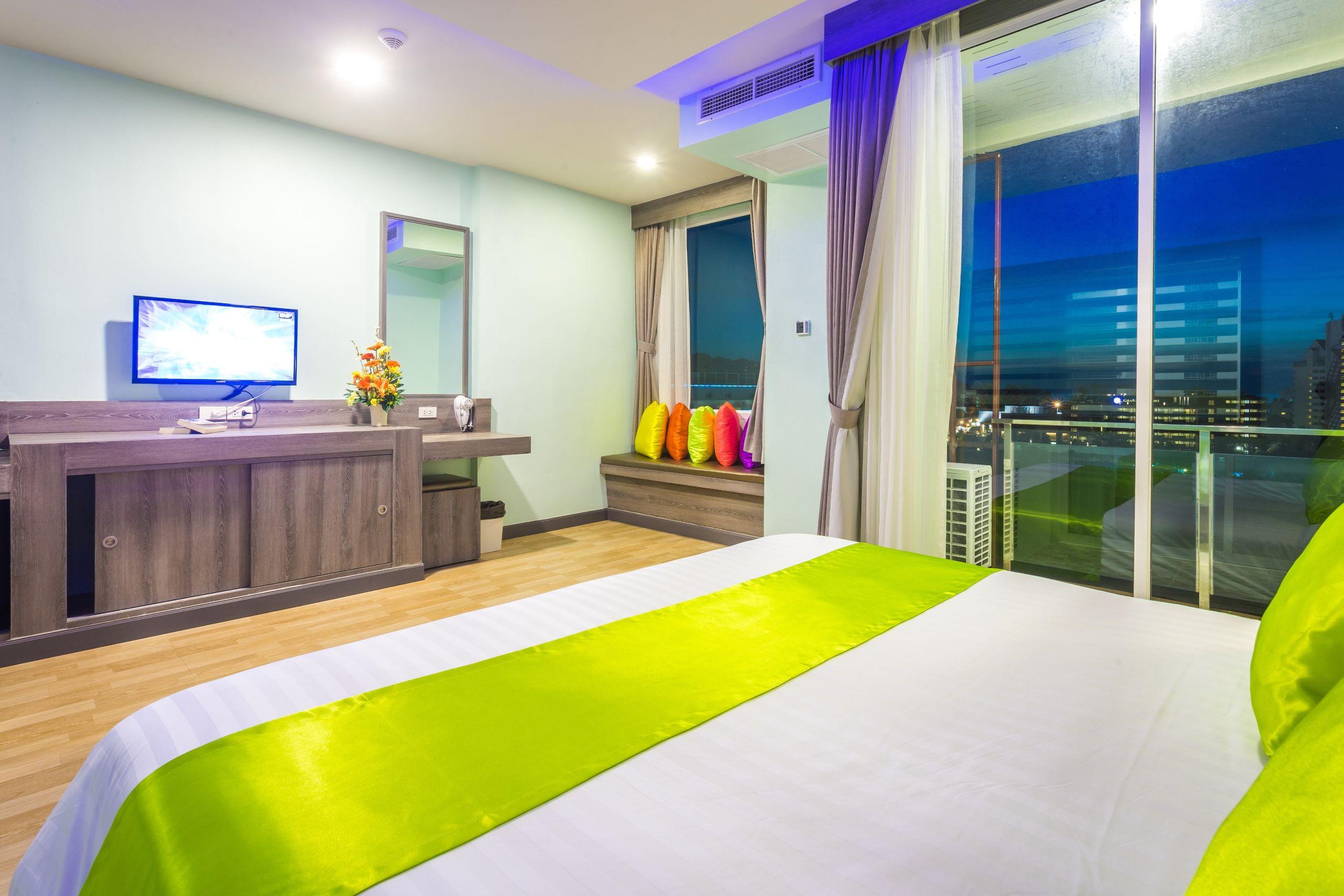 Add Plus Hotel & Spa Patong Luaran gambar